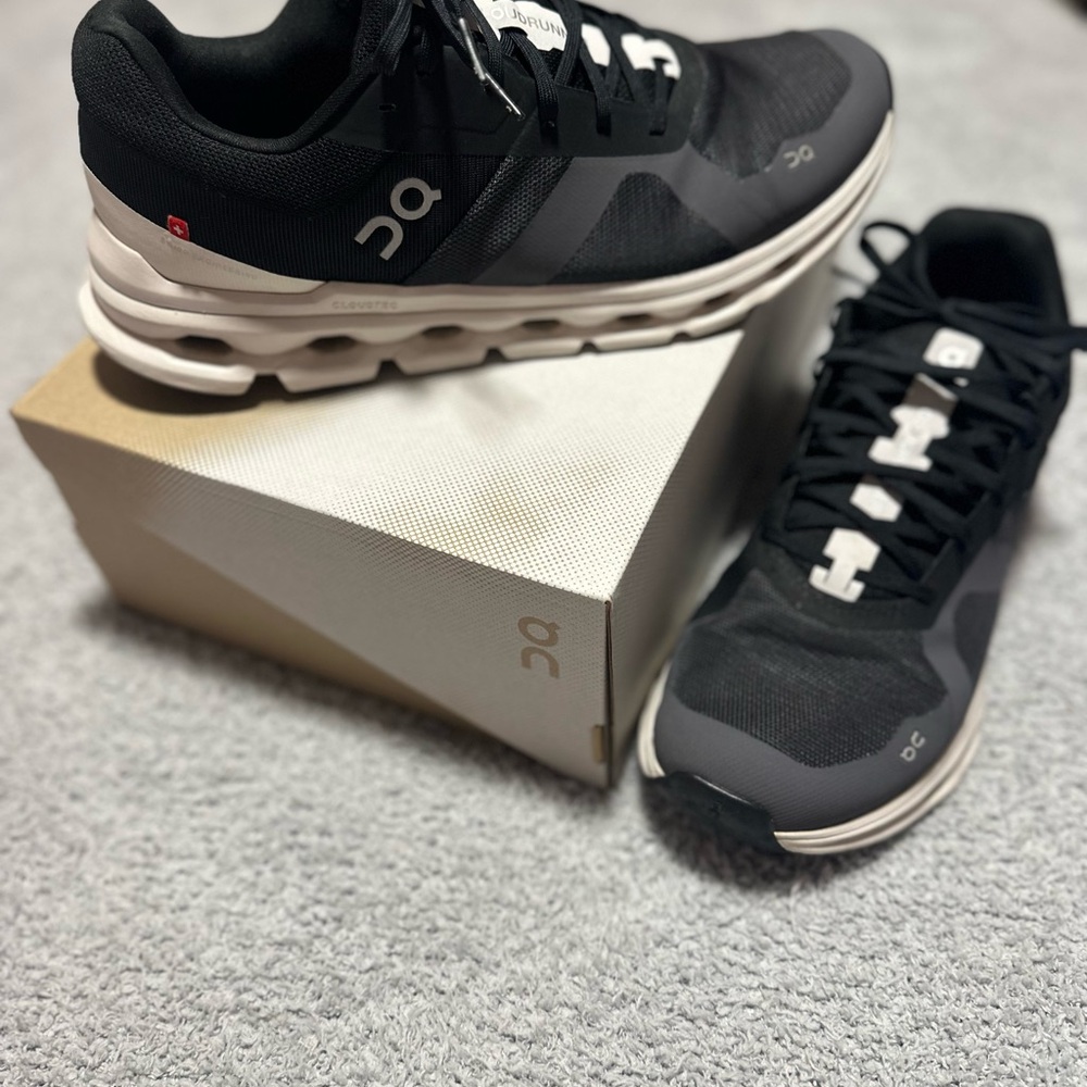 On CLOUDRUNNER Running Men's Black and Grey Athletic Shoes